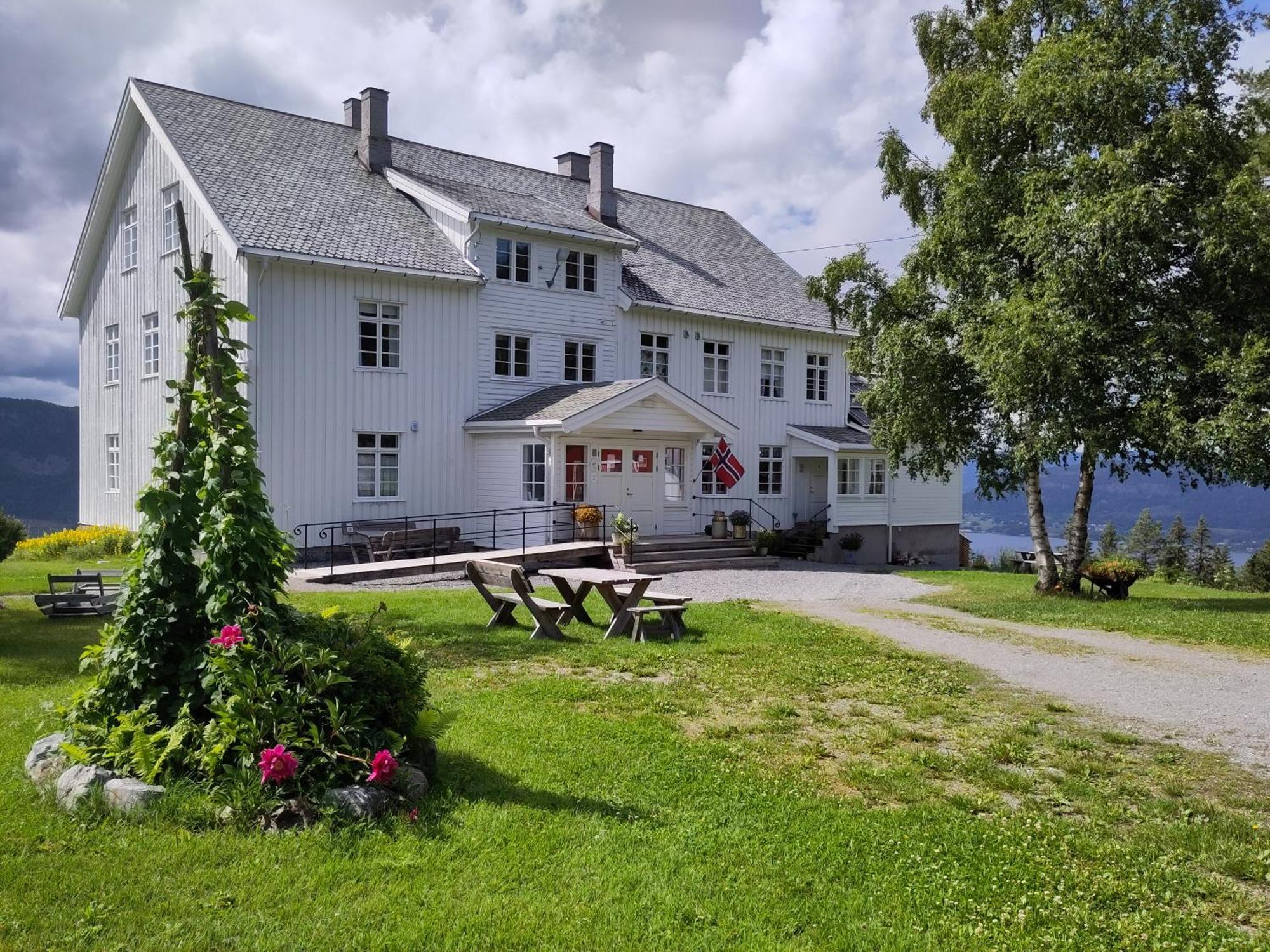 Granum Gard Hotel Fluberg Exterior photo